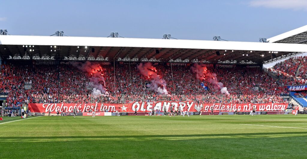 Kibice Białej Gwiazdy fot. Krzysztof Porębski / www.fotoporebski.pl