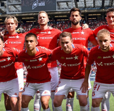 Piłkarze Białej Gwiazdy fot. Krzysztof Porębski / www.fotoporebski.pl