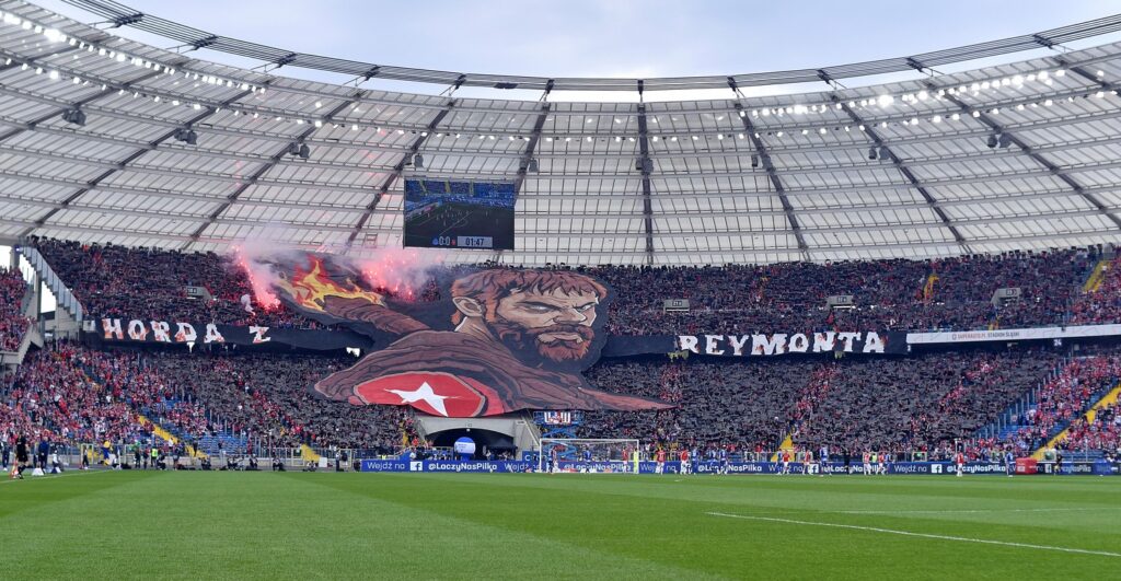 Kibice Wisły Kraków fot. Krzysztof Porębski / www.fotoporebski.pl